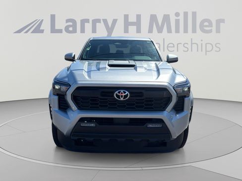 Used 2025 Toyota Tacoma TRD Sport AWD/4WD image 8