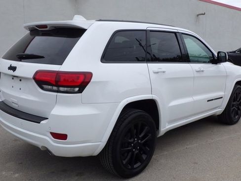 Used 2018 Jeep Grand Cherokee Altitude image 4