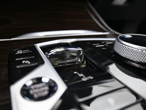 Used 2024 BMW X7 xDrive40i w/ Executive Package image 16