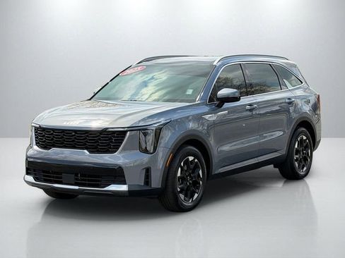 Certified 2025 Kia Sorento S w/ Panoramic Sunroof Package image 3