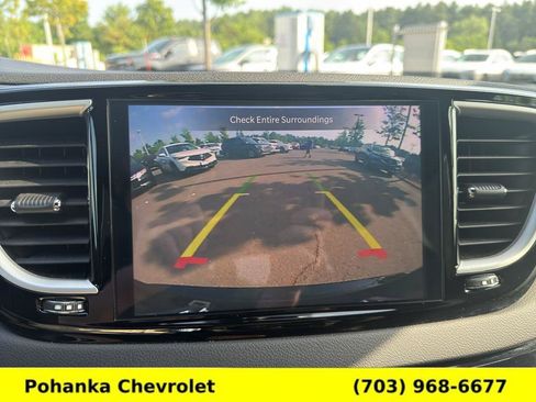 Used 2025 Chrysler Pacifica Select FWD image 17