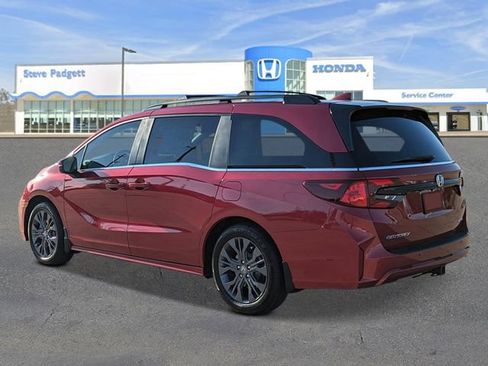 New 2026 Honda Odyssey Touring image 4