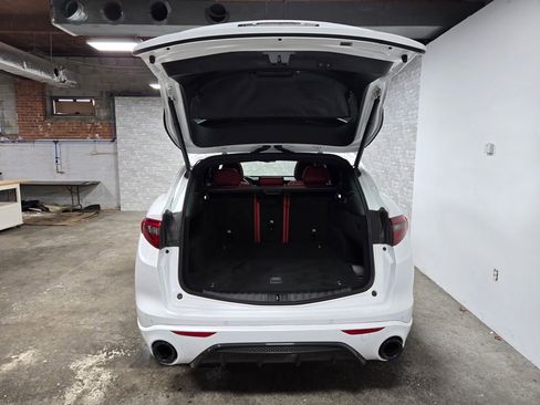 Used 2022 Alfa Romeo Stelvio Veloce image 45