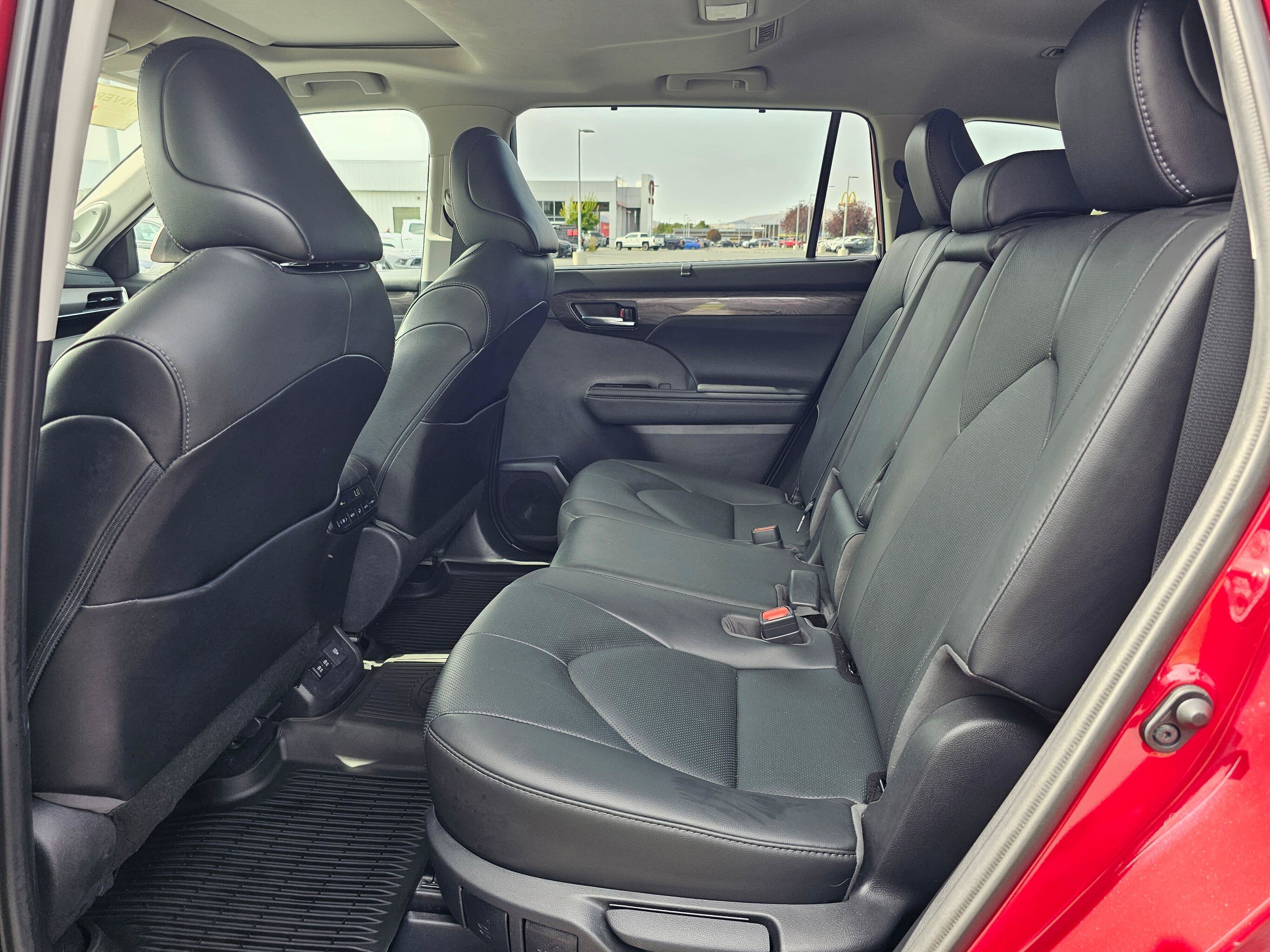 Certified 2021 Toyota Highlander Limited AWD/4WD image 16