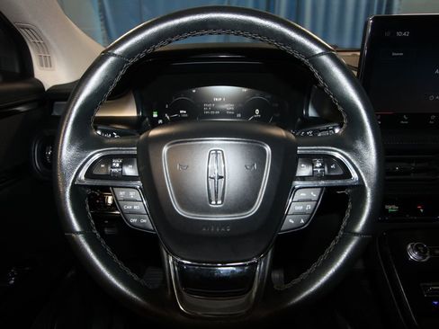 Used 2023 Lincoln Nautilus FWD image 13