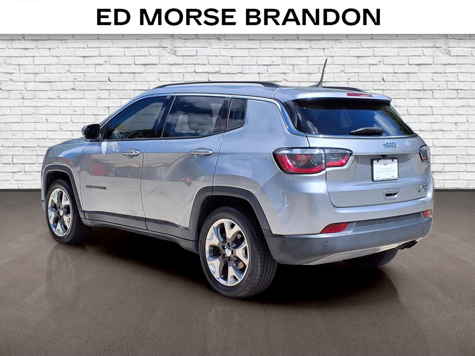 Used 2018 Jeep Compass Limited w/ Navigation Group FWD image 3