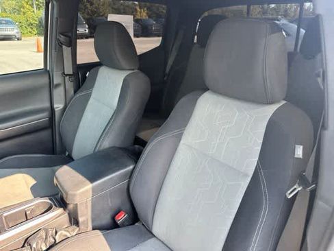 Used 2021 Toyota Tacoma TRD Off-Road w/ Technology Package AWD/4WD image 4