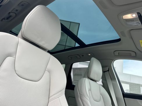 New 2026 Volvo XC60 B5 Ultra w/ Climate Package image 14