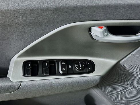 Certified 2020 Kia Niro LX image 18