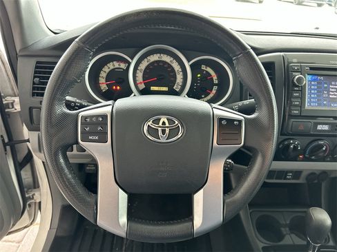 Used 2013 Toyota Tacoma Base image 18