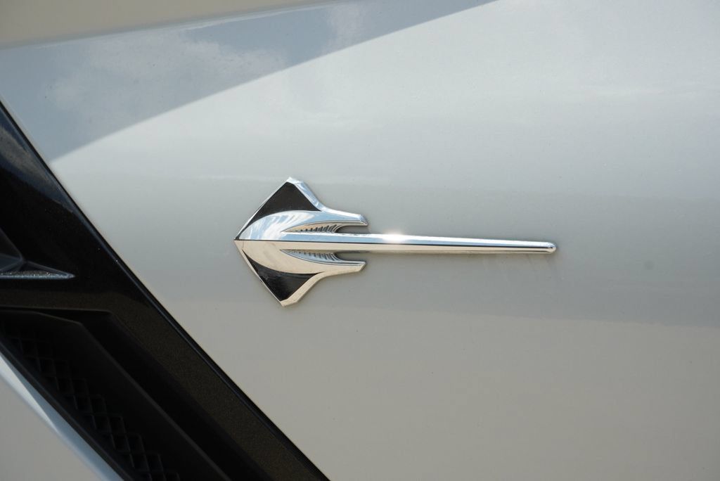 Used 2018 Chevrolet Corvette Stingray Coupe w/ 1LT RWD image 9