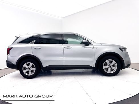 Used 2021 Kia Sorento LX FWD image 35