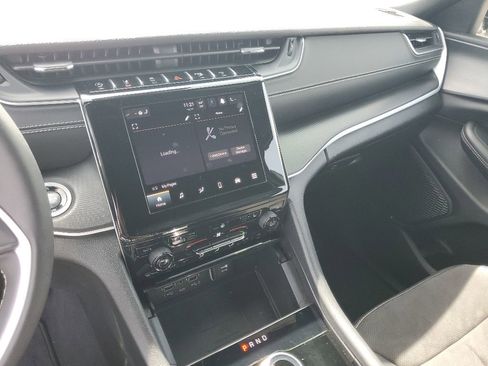 Used 2024 Jeep Grand Cherokee Altitude AWD/4WD image 18