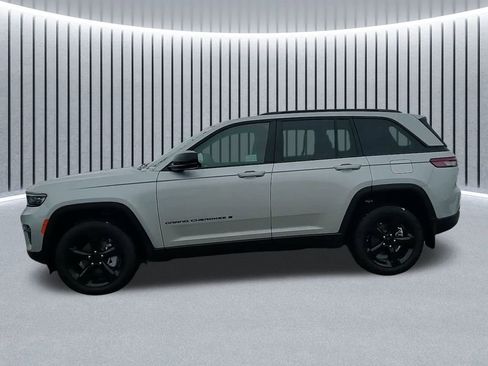 New 2025 Jeep Grand Cherokee Limited w/ Black Appearance Package image 18