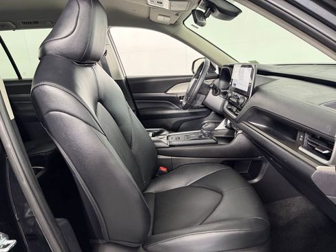 Used 2025 Toyota Grand Highlander AWD image 29