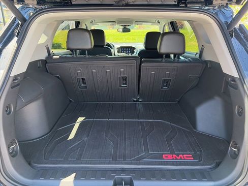 Used 2024 GMC Terrain SLT AWD/4WD image 13