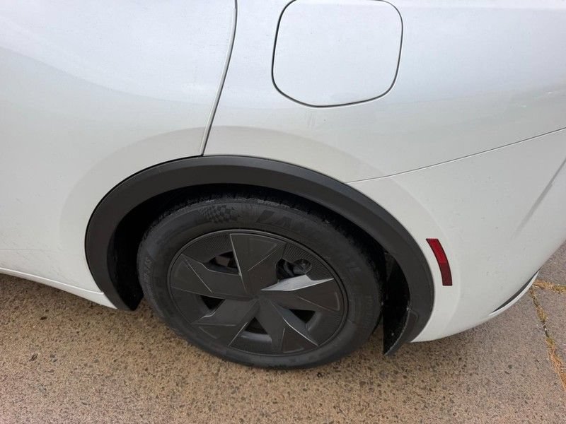 Used 2025 Toyota Prius LE FWD image 6