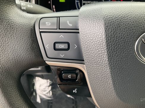 Used 2025 Toyota Camry LE FWD image 32