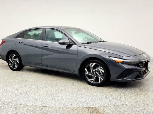 Used 2024 Hyundai Elantra Limited image 3