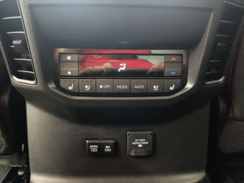 Used 2024 Toyota Sequoia Capstone AWD/4WD image 38
