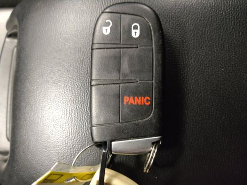 Used 2020 Dodge Journey SE w/ SE Popular Equipment Group FWD image 32