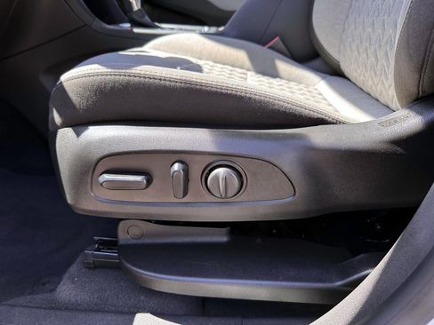 Used 2023 Chevrolet Equinox LS w/ LS Convenience Package AWD/4WD image 10
