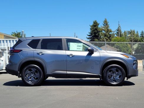 New 2026 Nissan Rogue SV AWD/4WD image 4