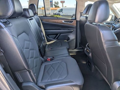 Used 2024 Volkswagen Atlas SE image 30