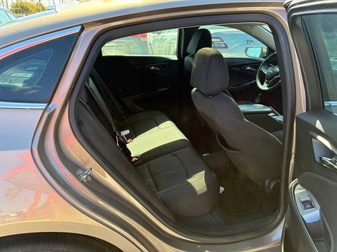 Used 2019 Chevrolet Malibu LT FWD image 17