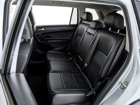 Used 2021 Volkswagen Tiguan SE R-Line image 38