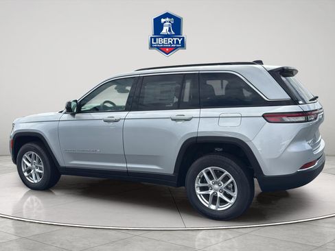 New 2025 Jeep Grand Cherokee Laredo X w/ Luxury Tech Group I AWD/4WD image 6