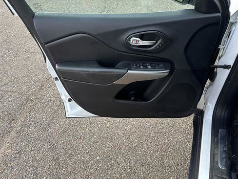 Used 2019 Jeep Cherokee Limited AWD/4WD image 15