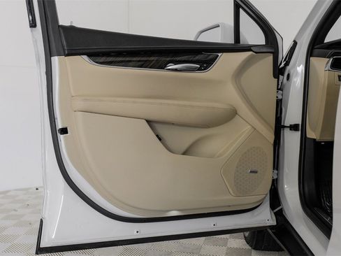 Used 2017 Cadillac XT5 FWD w/ LPO, Wheel Lock Package image 43