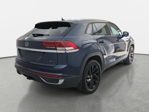 Used 2023 Volkswagen Atlas Cross Sport SE image 3