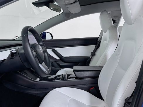 Used 2019 Tesla Model 3 Standard Range image 10