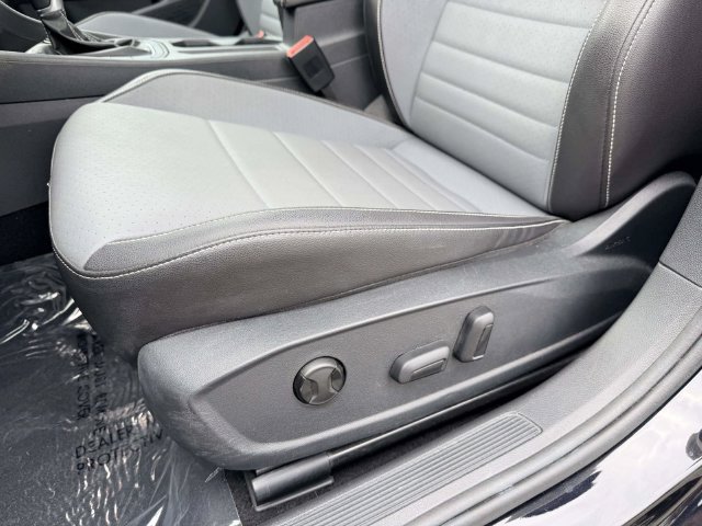 Used 2025 Volkswagen Jetta SE FWD image 15
