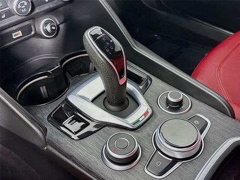 Used 2023 Alfa Romeo Giulia Sprint RWD image 19