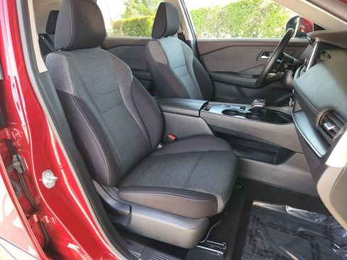 Used 2023 Nissan Rogue SV image 15