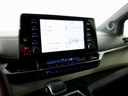 Used 2021 Toyota Sienna Platinum image 31