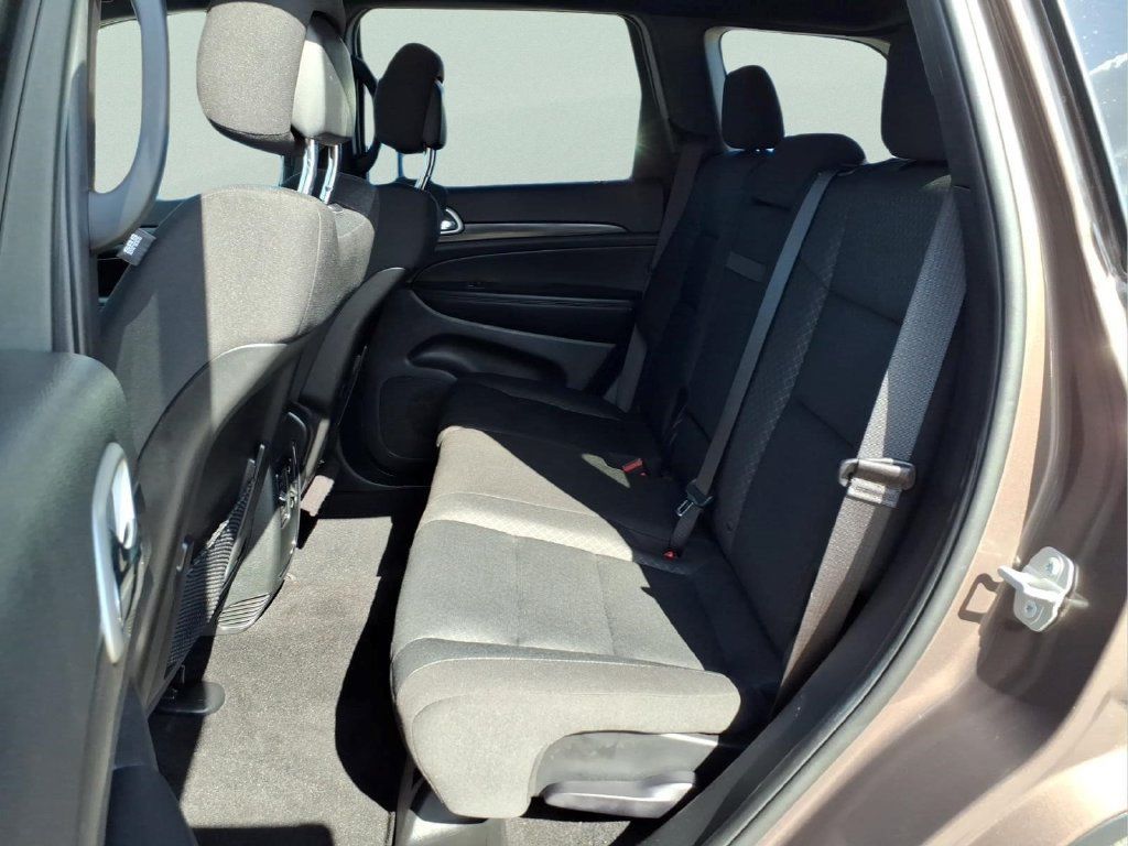 Used 2021 Jeep Grand Cherokee Laredo AWD/4WD image 16