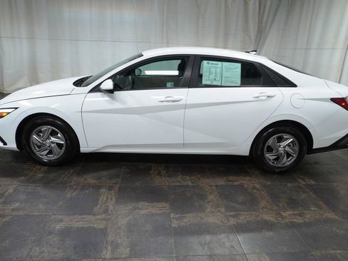 Certified 2025 Hyundai Elantra SE FWD image 7