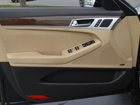 Used 2015 Hyundai Genesis 3.8 w/ Option Group 03 image 13