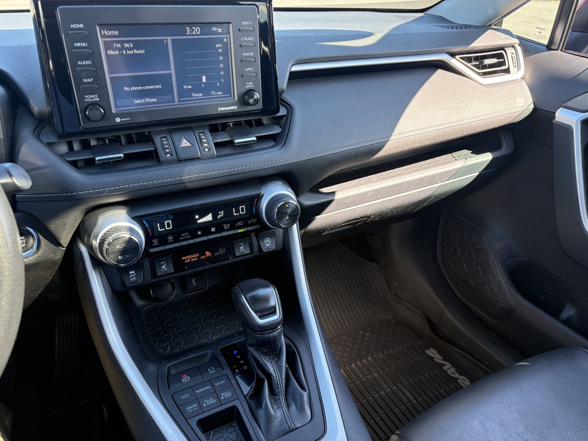 Used 2020 Toyota RAV4 XLE Premium AWD/4WD image 9