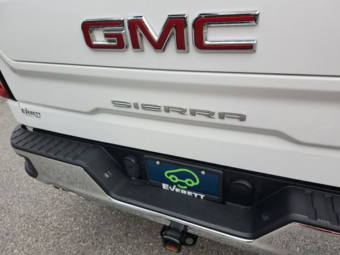Certified 2023 GMC Sierra 1500 SLT w/ SLT Premium Package AWD/4WD image 4