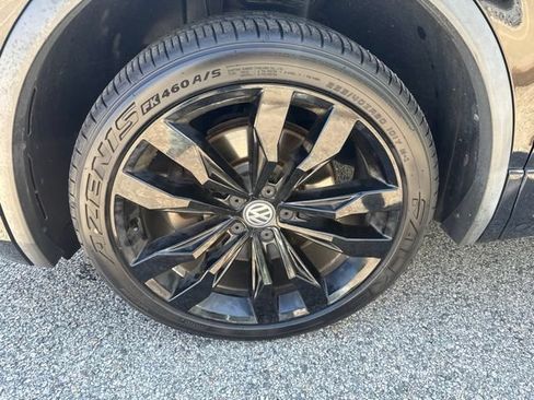 Used 2020 Volkswagen Tiguan SE R-Line AWD/4WD image 9