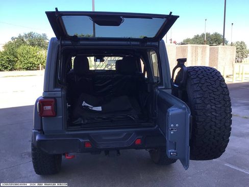 Used 2024 Jeep Wrangler Unlimited Rubicon w/ Technology Group AWD/4WD image 10