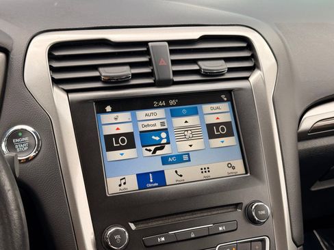 Used 2018 Ford Fusion SE w/ Equipment Group 602A FWD image 34