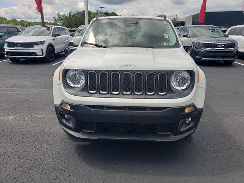 Used 2017 Jeep Renegade Latitude w/ Popular Equipment Group AWD/4WD image 9
