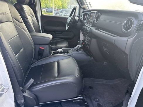 Used 2023 Jeep Wrangler Unlimited Sahara w/ Cold Weather Group AWD/4WD image 17