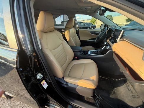 Used 2019 Toyota RAV4 Limited AWD/4WD image 27